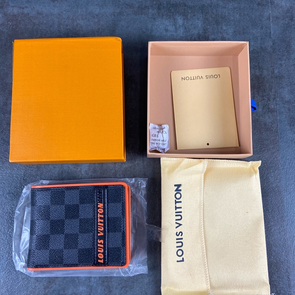 New Men’s Louis Vuitton LV Wallet 2019 model